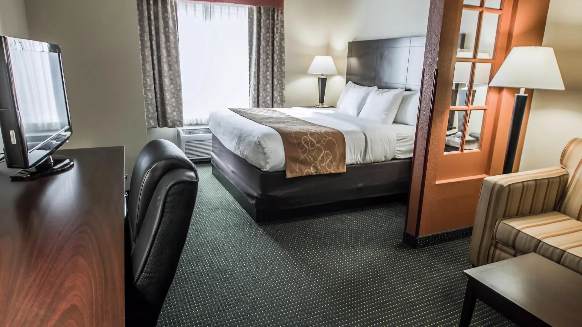 Comfort Suites Orlando Airport Hotel