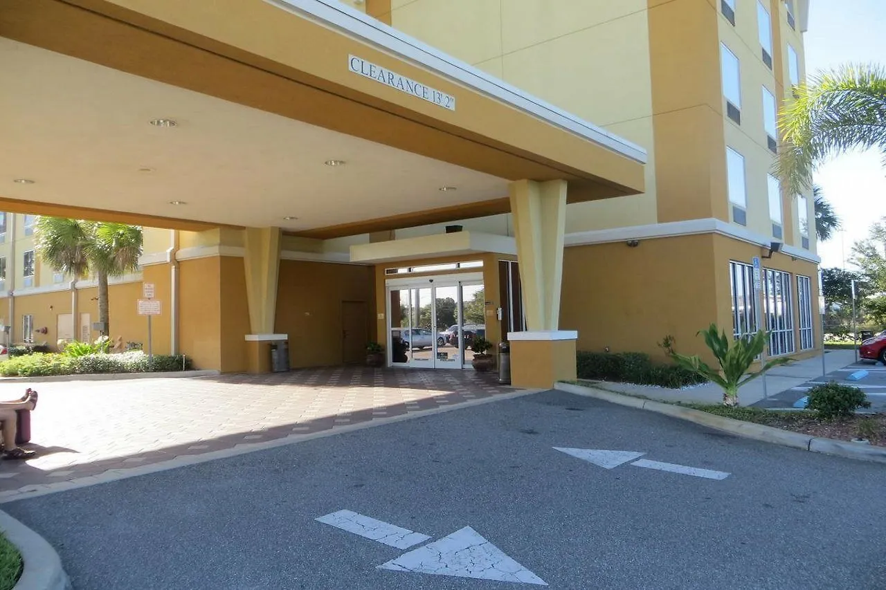 Comfort Suites Orlando Airport 3*,